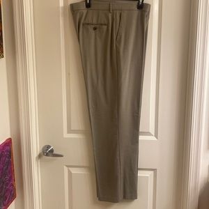 Men dress pants, sire: 42Wx32L, like new